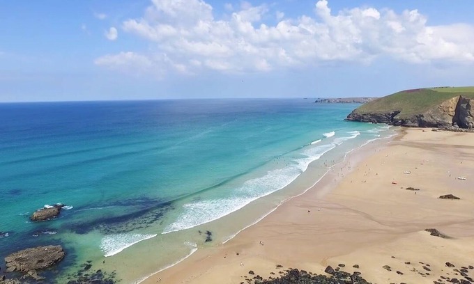 Newquay Cabin | Fabulous two bed home minutes from the beach