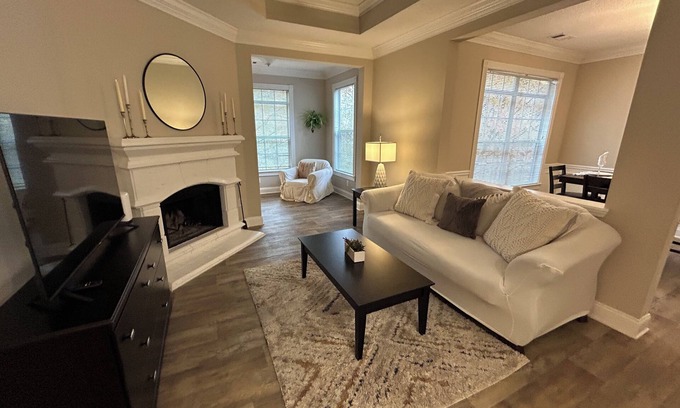 Alpharetta Apartment | Fabulous Two Bedroom Two Bath with sunroom in Alpharetta