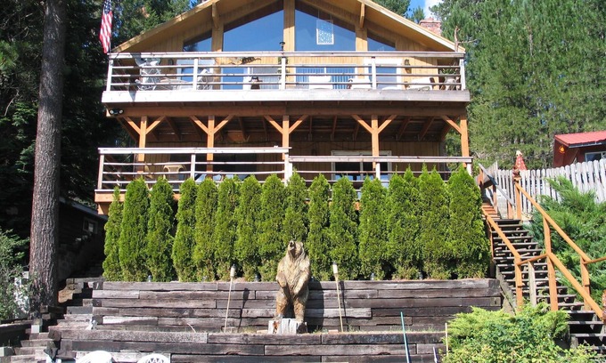 Rathdrum Cabin | FABULOUS VACATION AT TWIN LAKES BEAR LODGE!