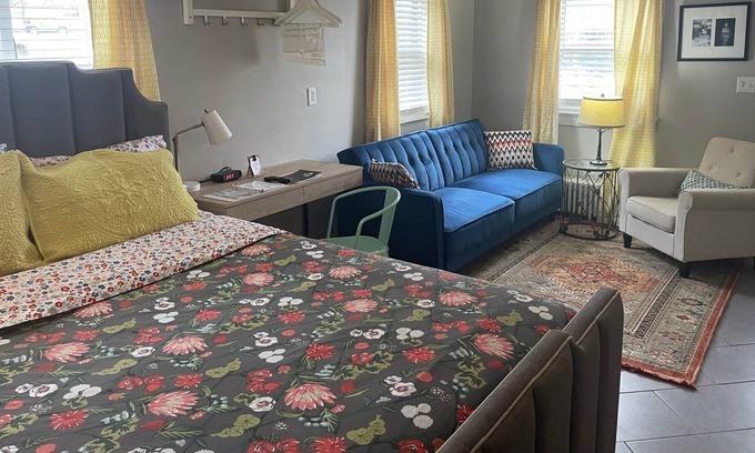 Reedsville Apartment | Fabulous Work & Stay Studio Apartment