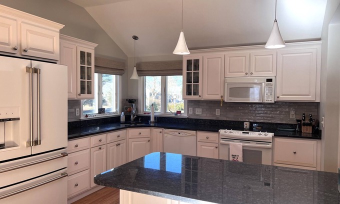 Yarmouth Port House | Fabulous Yarmouth Port Ranch with Central Air Conditioning