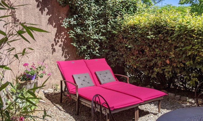 Greoux-les-Bains Apartment | Face aux Thermes de Gréoux, T1 Classé 40m2 Avec Parking et Jardins Privatifs