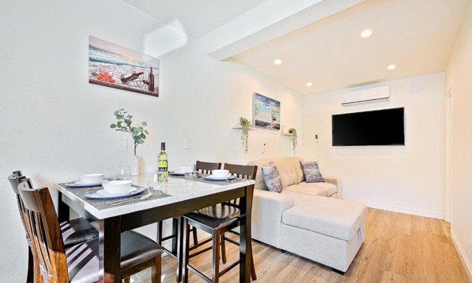 Santa Ana Heights House | Fair, Sunny, and Blue Weather Days
