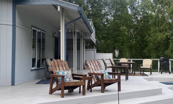 Fairbanks House | ★Fairbanks Auroora Escape - Sleeps 20★
