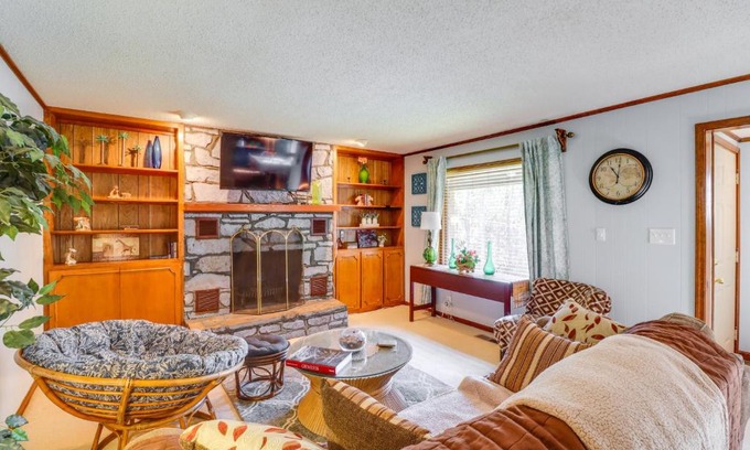 Fairfield Bay House | Fairfield Bay Getaway Less Than 10 Mi to Boating and Hiking