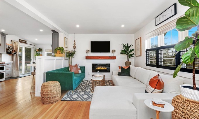Fairfield House | Fairfield Downtown Impeccable! Wifi, Open, Cheery, AC, Patio, Deck, 3 Beds!
