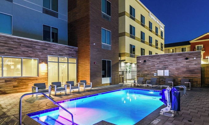 Rancho Cucamonga Hotel | Fairfield Inn & Suites by Marriott Ontario Rancho Cucamonga