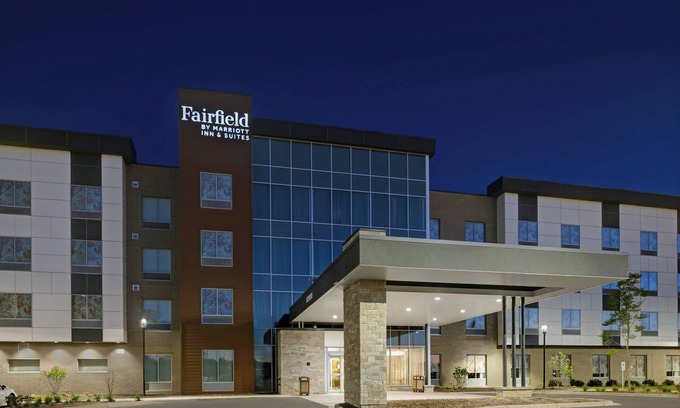 Brookfield Hotel | Fairfield Inn & Suites by Marriott Milwaukee Brookfield