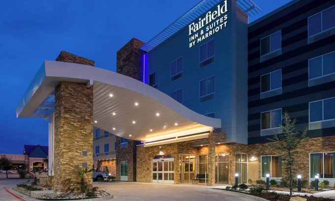 Fort Worth Hotel | Fairfield Inn & Suites by Marriott Fort Worth Southwest at Cityview