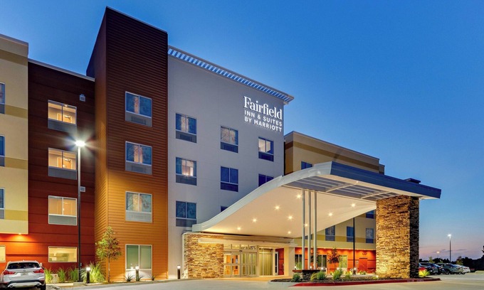 Dallas Hotel | Fairfield Inn & Suites by Marriott Dallas Love Field