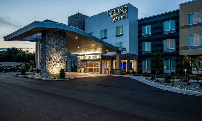 Stevensville Hotel | Fairfield Inn & Suites by Marriott St. Joseph Stevensville