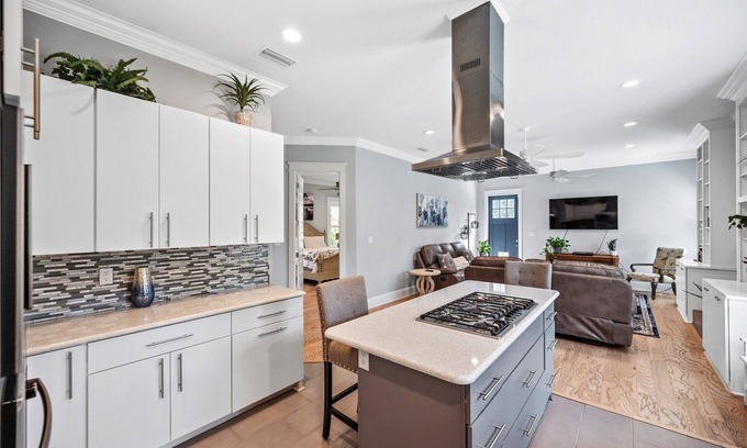 Montrose House | Fairhope Luxe Home - 2x King Bedrooms! 3 Min Walk to Mobile Bay! New!