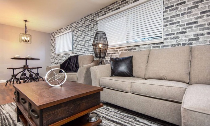 Lansing Apartment | FairLane #2| Uncaged