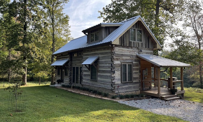Cookeville Cabin | Fairview Dogtrot Cabin close to Cummins Falls