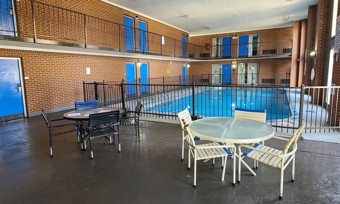 Jonesboro Hotel | Fairview Inn & Suites