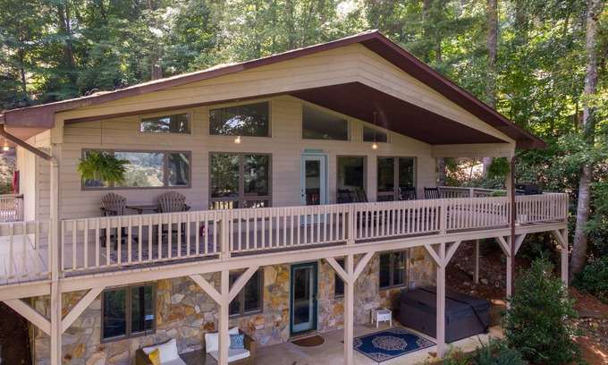 Spruce Pine Cabin | Fairway Gem at Spruce Pine - EV charge port, hot tub, fishing access