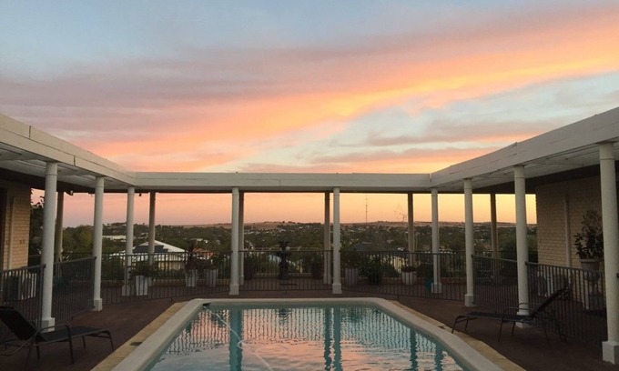 Northam House | Fairway Manor Accommodation