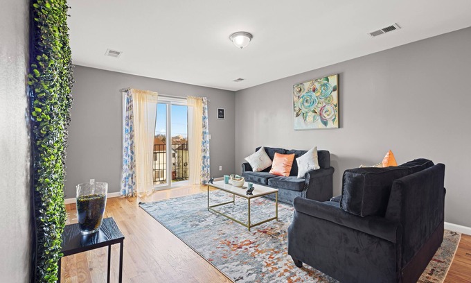 Newark Apartment | Faith's Charming 3-bedroom 2 Bathroom with WiFi in welcoming Newark