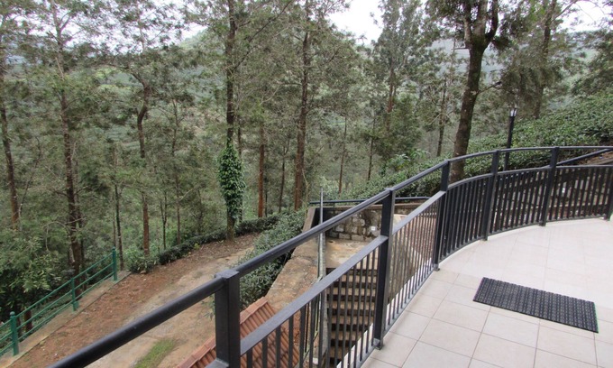 Elappara Hotel | Falcon Crest Resort
