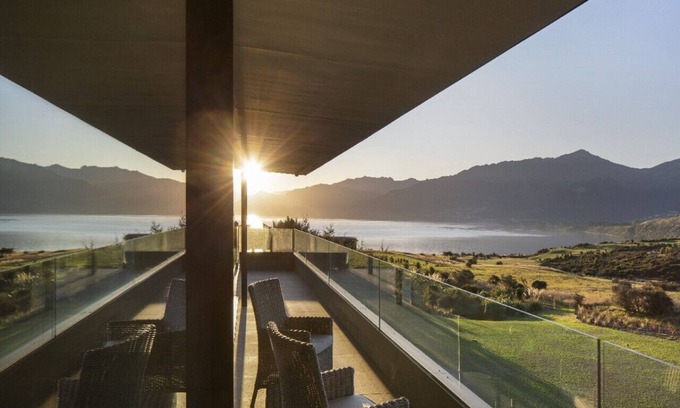 Kawarau Falls House | Falconridge - Architectural dream home on Jacks Point golf course