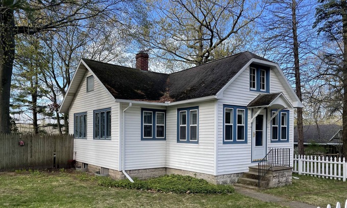 Lake Michigan Beach Cottage | Fall 2023 Sale -- Lake Cottage Southwest Michigan