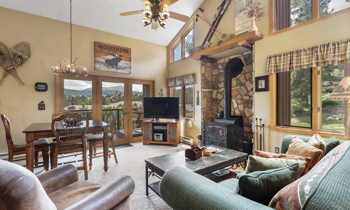 Four O'Clock House | Fall Availability! Cozy Ski-in/Ski-out Condo! Mountain Views! Shared Hot Tub!
