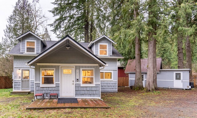 Marmot House | Fall biking, skiing, and hiking! Family fun near Mt Hood with a hot tub!