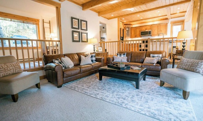 Keystone House | FALL COLORS PEAK! SEPT 23-Oct. 8