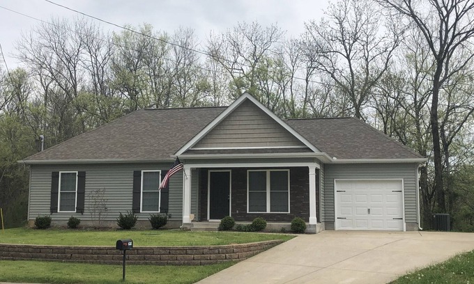 Murfreesboro House | Fall Creek Cottage - Near I-840 and minutes to Superspeedway and Siegel Soccer.