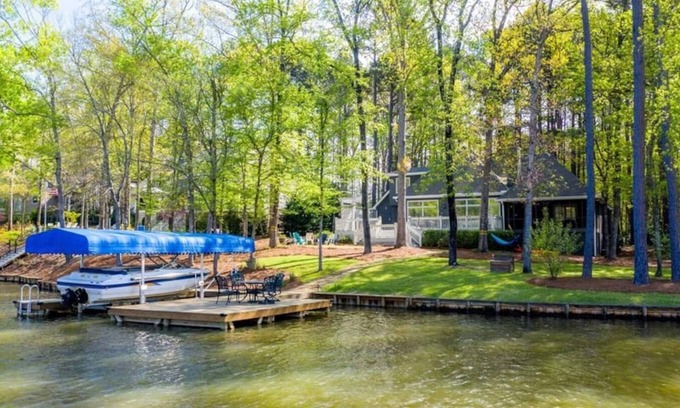 Reynolds Landing House | Fall Discounts! Reynolds Lakefront & Golf w/kayaks