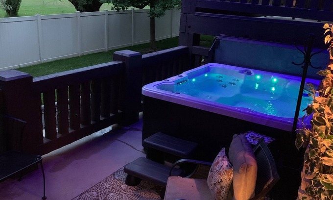 Ogden Condo | Fall Extreme Special! Snowbasin Lakeside Romantic Getaway. Hot Tub, Garage.