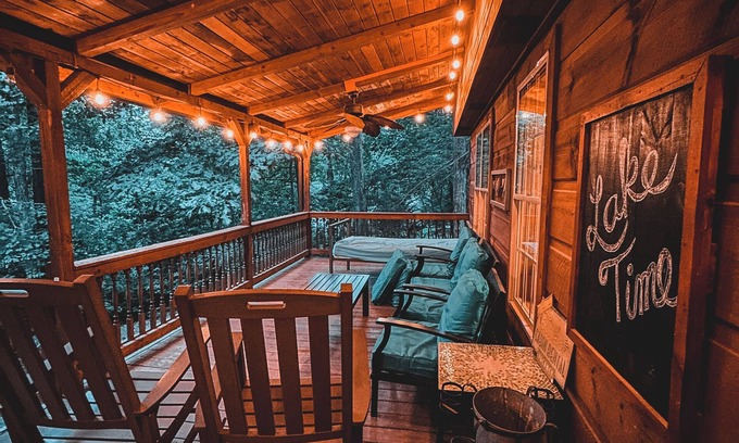 Fair Play Cabin | Fall Fun at the Lake! Awesome Fire Pit - 4 Bedroom, 4 Bath Cabin with Dock