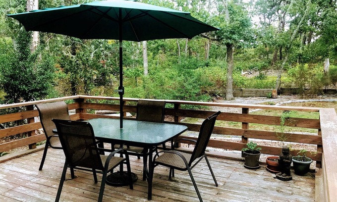 East Harwich House | Fall getaway on Cape Cod-Pet-friendly home-short drive to Red River Beach!