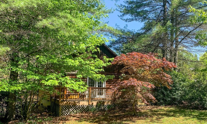 Jefferson Cabin | Fall in Love Again at Edelweiss This Sept in the Carolina Mountains