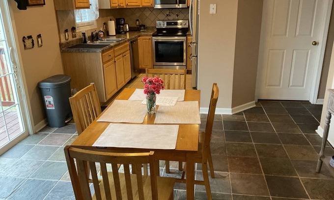 Bristol House | Fall in the Smokies! 3 BR 2.5 bath with Master Suite. Close to everything!