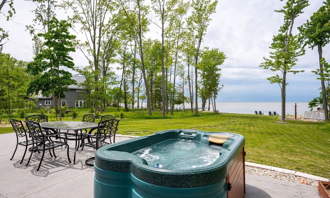 Brussels House | Fall Lakefront Oasis: Hot Tub, Kayaks & Family Fun