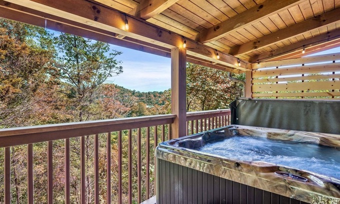 Sevierville Cabin | Fall Leaf Show▪️Hot Tub▪️Fireplace▪️Pool▪️Dollywood▪️Game Loft▪️Deck Views