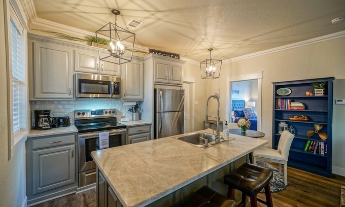Lake Hamilton House | Fall Rates! Lux Lake Cottage, great location, perfect home & property.