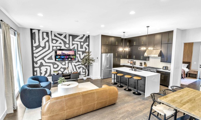 Katie Hill Neighborhood House | Fall rooftop hot tub, double decks, sports lounge near Broadway