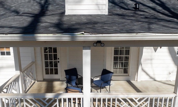 Acworth House | Fall Sale: 15% Off 3+ nights – thru Nov 30!