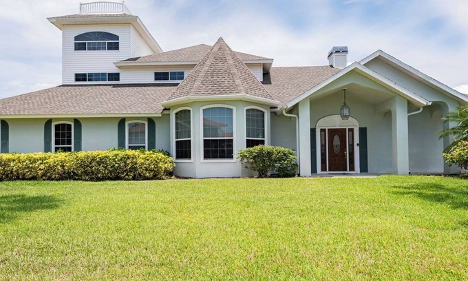 Palma Sola House | FAll SALE EXECUTIVE POOL HOME~MINUTES TO BEACHES, MARINA, PRESERVE