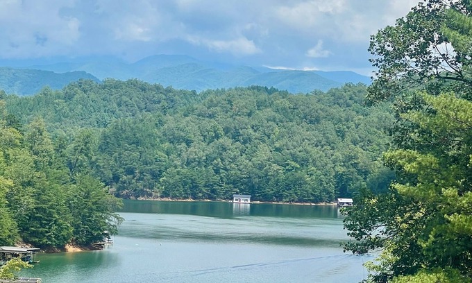 Almond Cottage | Fall Sale! Lake Mtn view! Near Tail of the Dragon, NOC, Tsali, Hot Tub, Pets OK