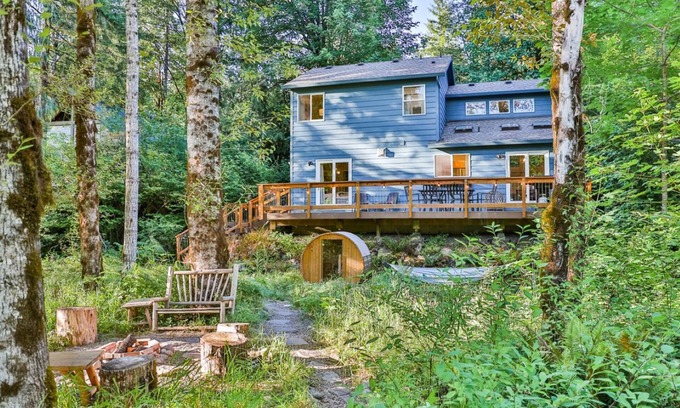 Brightwood House | Fall Sale, Stunning Riverfront Getaway, Barrel Sauna, Huge Deck, Game Room, Fire-Pit, Pool