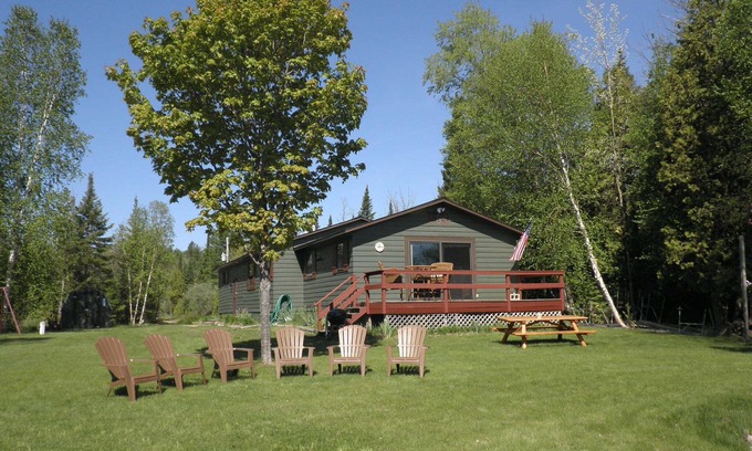 Lake Leelanau Cottage | FALL SPECIAL - Book 3 nights and 4th night FreenTHE HIDEOUT, On Lake Leelanau