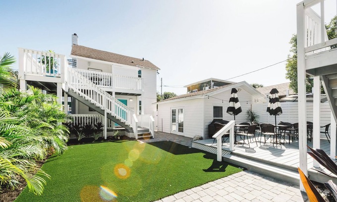 Historic Uptown House | Fall Special! Large Historic Downtown Bungalow- 5BR and infant room