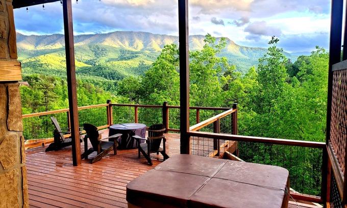 Gatlinburg - Pigeon Forge Cabin | Fall special Mountain Bliss - cozy cabin with scenic view in Gatlinburg