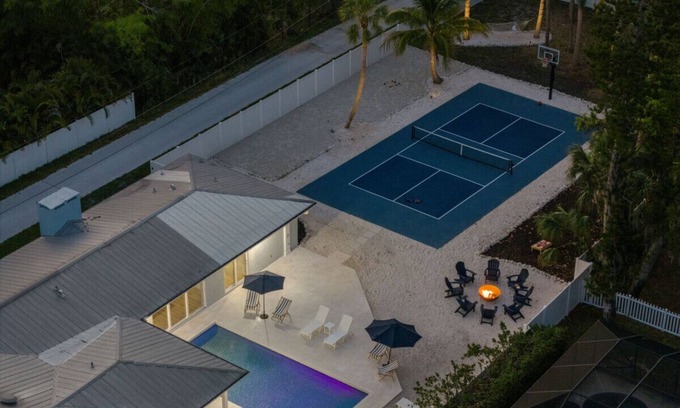 Palma Sola House | FALL SPECIAL - Sleeps 19! Close to IMG, Beaches!
