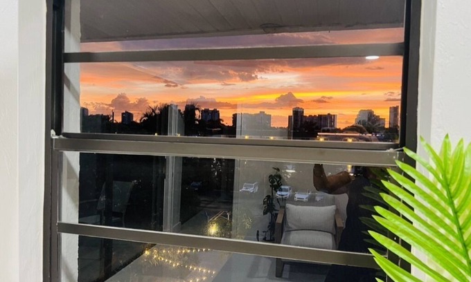 Park Shore Condo | Fall Specials Naples Park Shore Resort Penthouse Hog Fish Harry’s