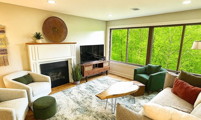 Vernon Condo | Fall Treetop Escape | Close to Minerals, Mountain Creek, Warwick