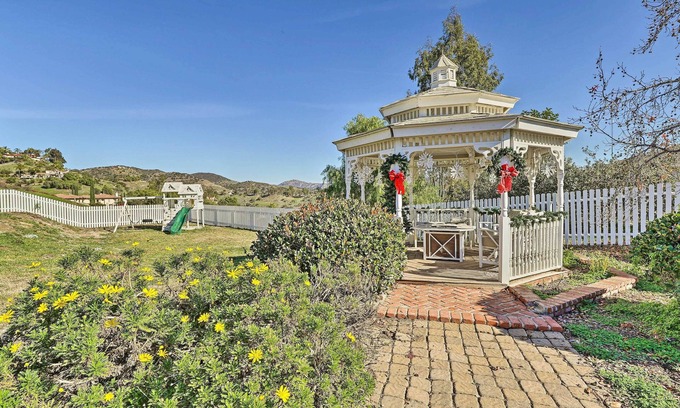 Fallbrook House | Fallbrook Home w/Garden, Gazebo & Fire Pit!